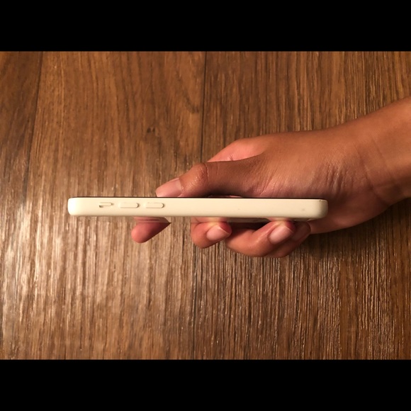 iPhone 5c unlocked - Picture 5 of 6